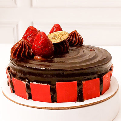 Chocolate Strawberry Cake Small